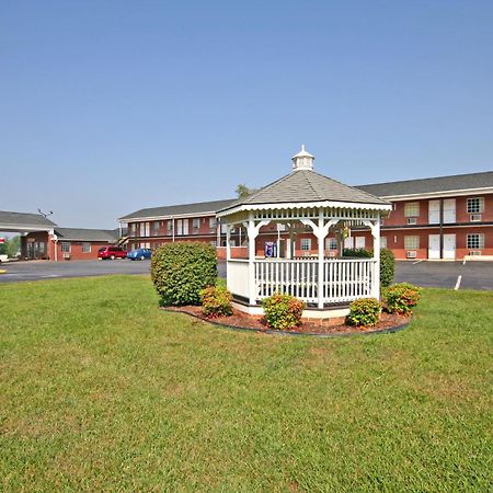 Surry Inn - Dobson Exterior foto